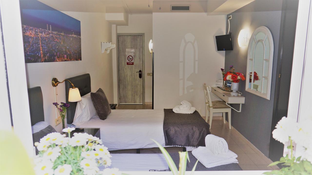 Hostal Lleida Barcelona Ngoại thất bức ảnh