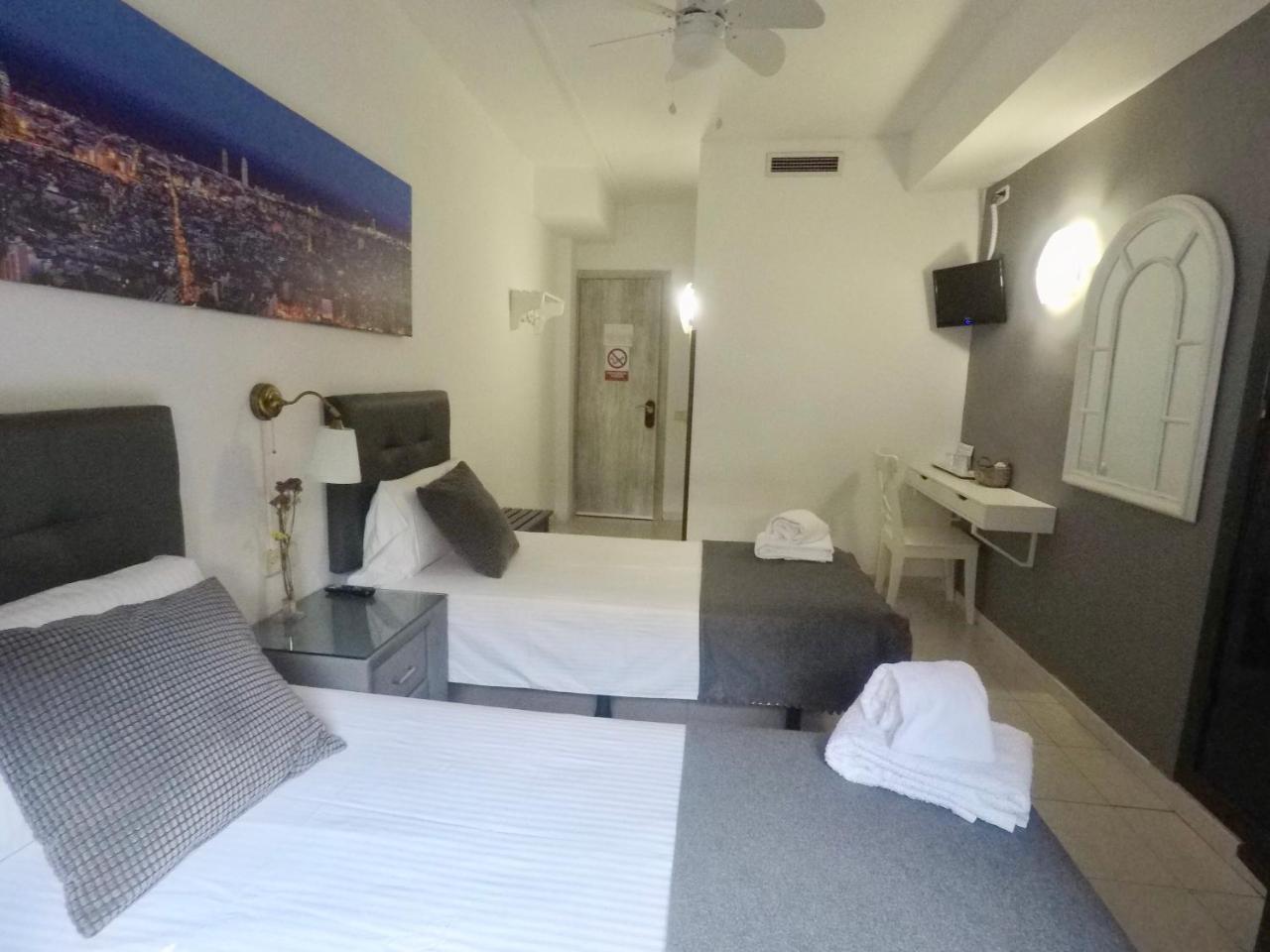 Hostal Lleida Barcelona Ngoại thất bức ảnh